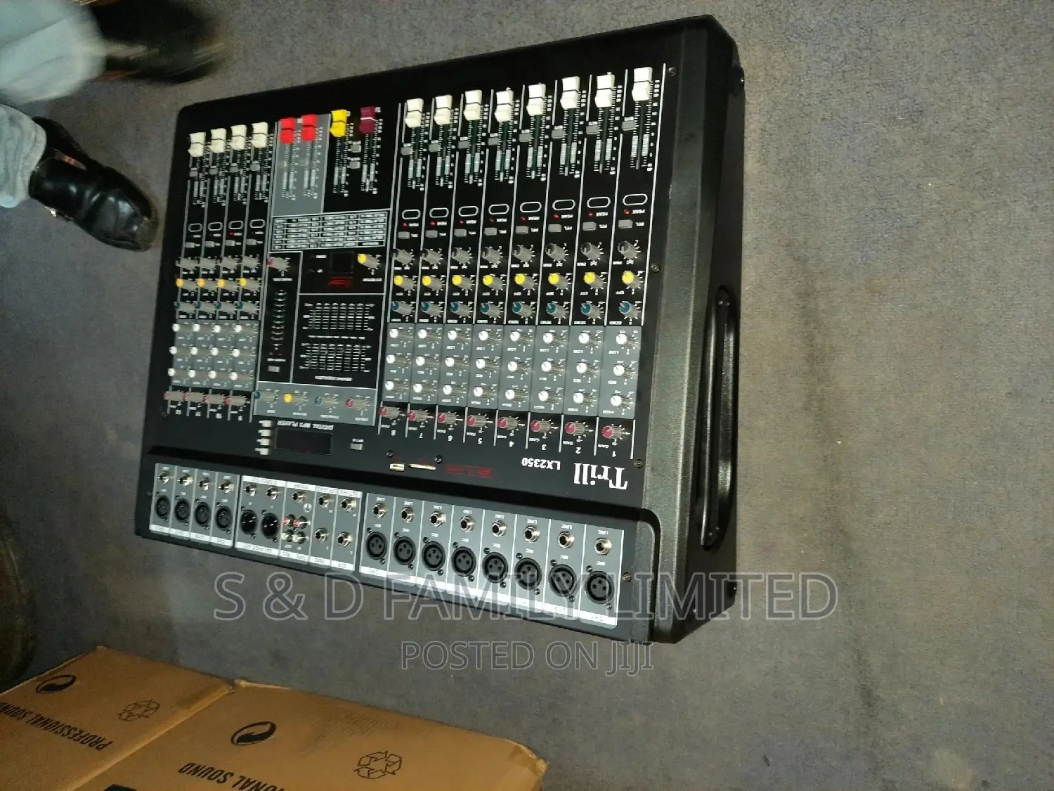 Trill LX2350 12 Channels Powered Mixer