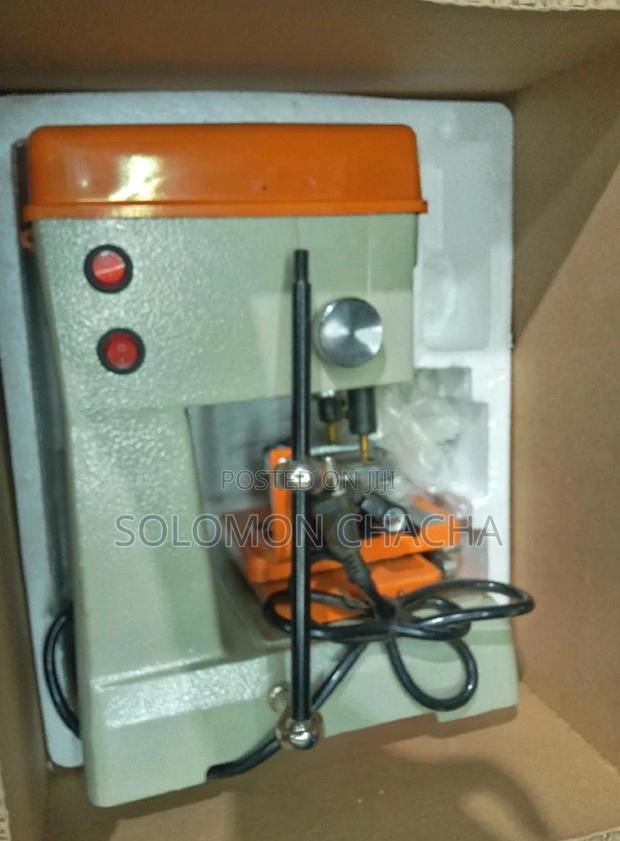 Key Cutting Machine