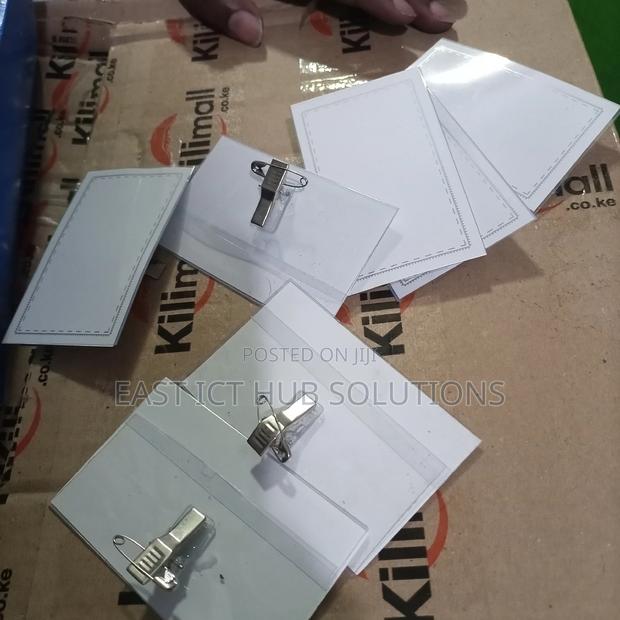 Name Tags With Pins To Clip - main view