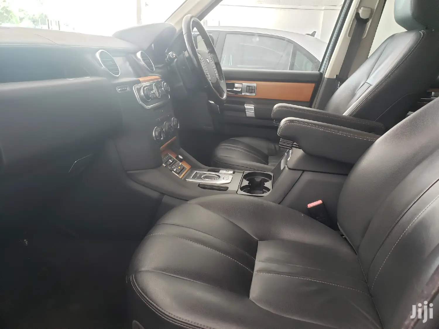 Land Rover Discovery 2014 Brown