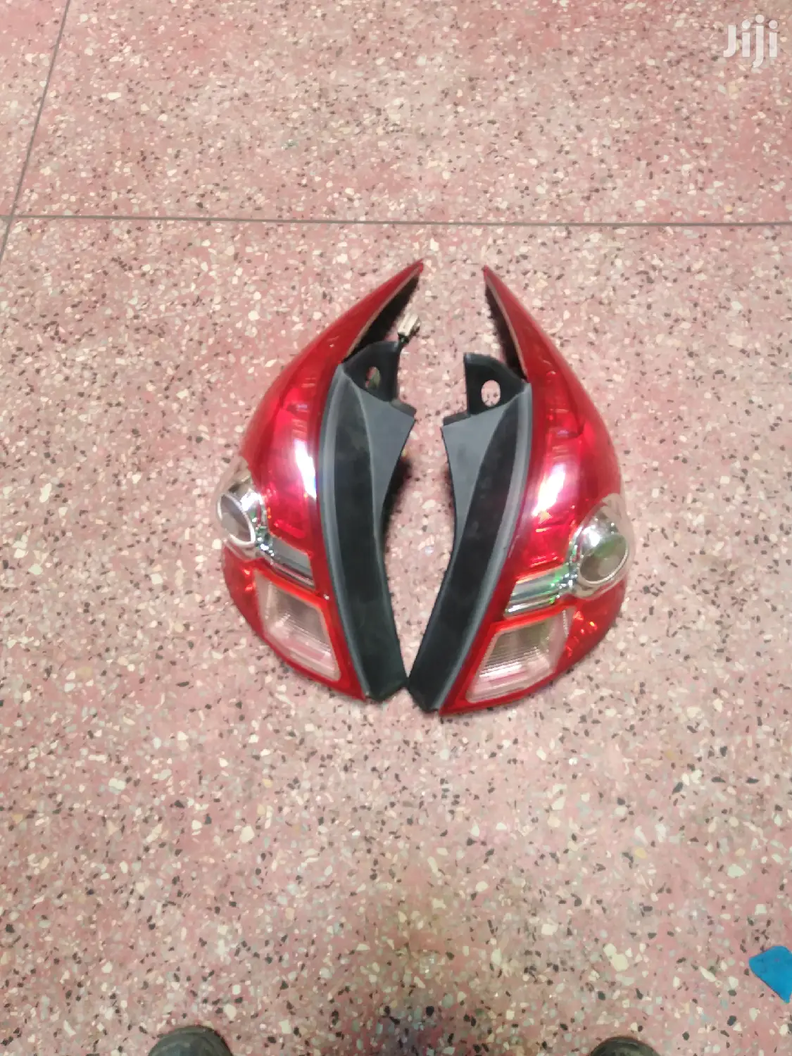 Nissan Tiida 2012 Taillights