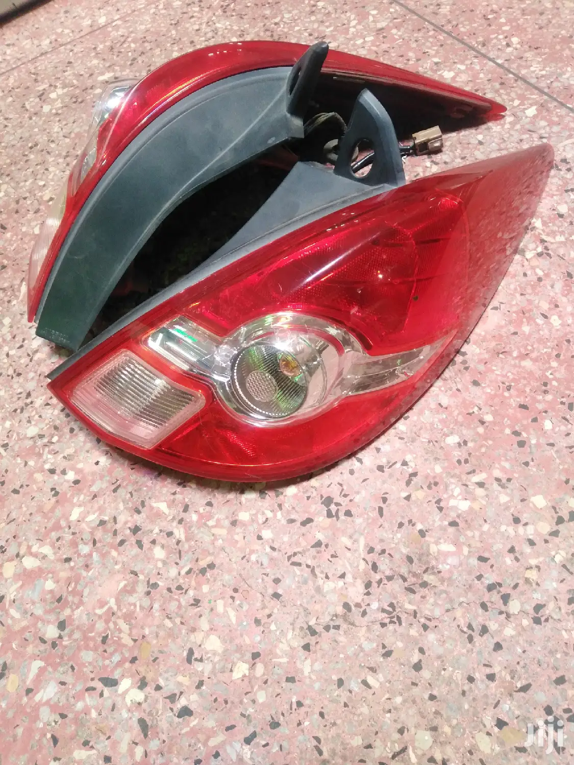 Nissan Tiida 2012 Taillights