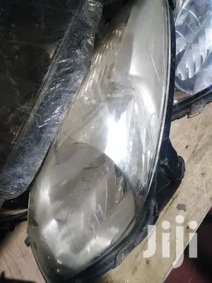 Toyota Vitz 2010 Headlights Xenon