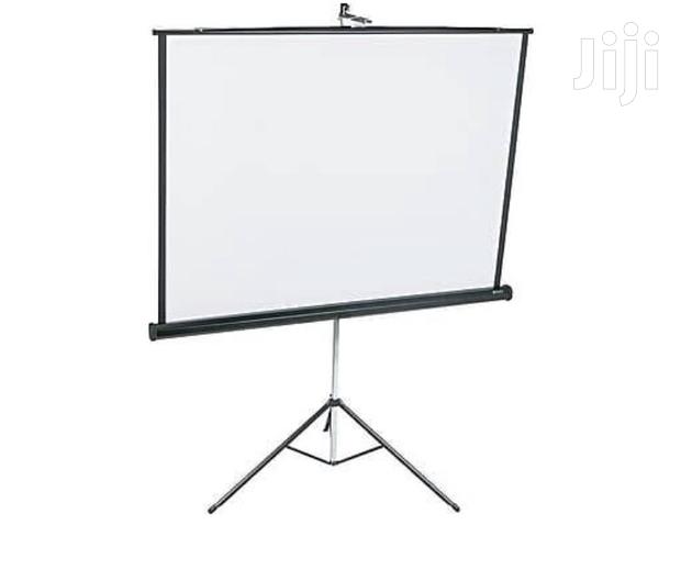 Tripod Projector Screens