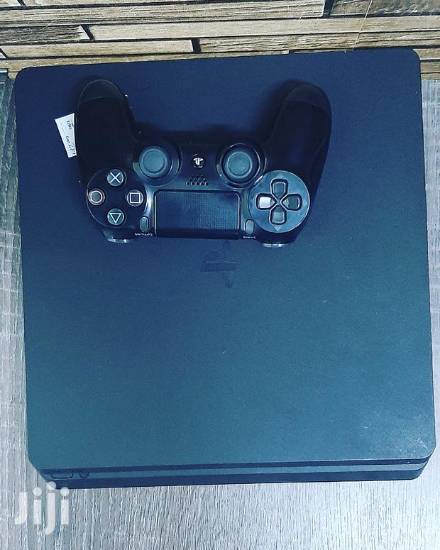 Black Ps4 Slim - main view
