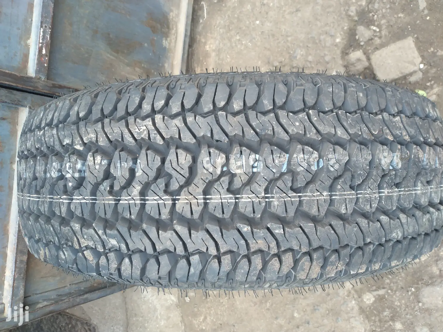 Kumho Tires Sizes 265/68r18 A/T Made in Korea.