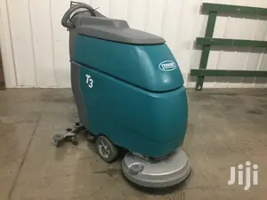 EX-UK Tennant Floor Scrubber