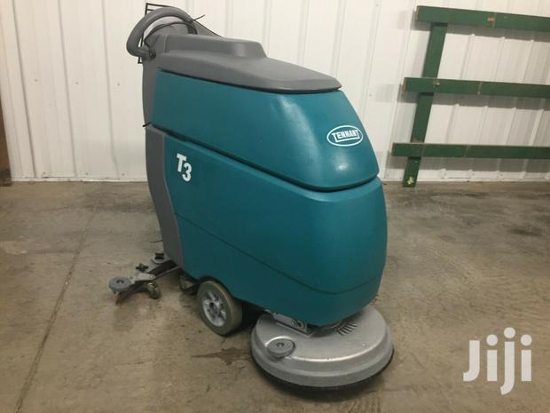 EX-UK Tennant Floor Scrubber - thumbnail 2