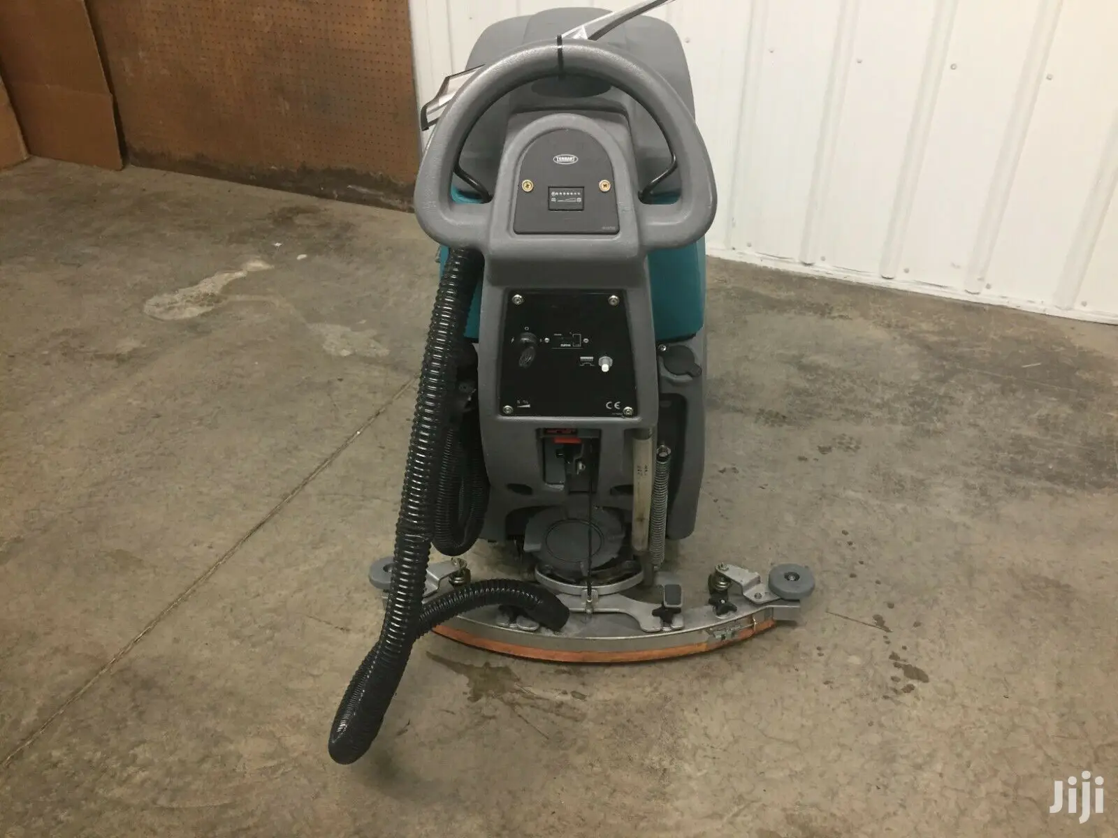 EX-UK Tennant Floor Scrubber