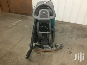 EX-UK Tennant Floor Scrubber