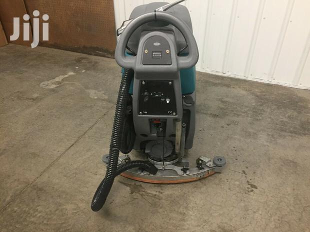 EX-UK Tennant Floor Scrubber - thumbnail 3