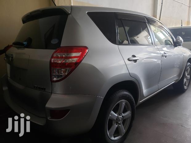 Toyota RAV4 2014 Silver - thumbnail 2