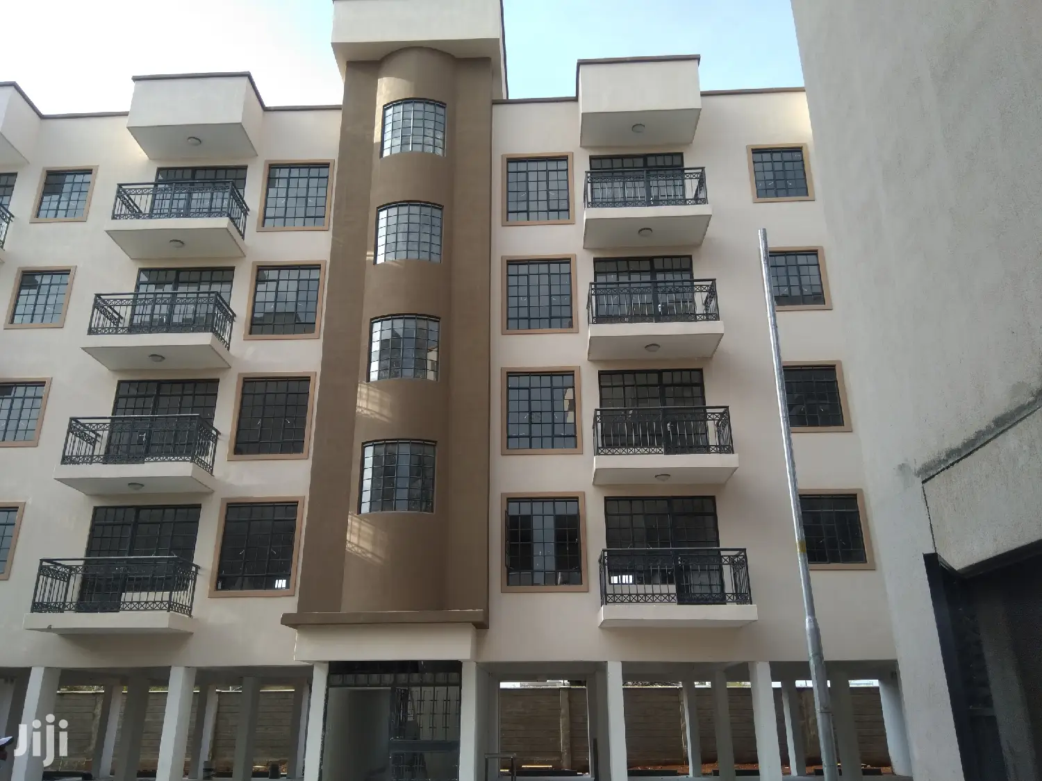 Spacious 2 3bedroomed Apartments to Let