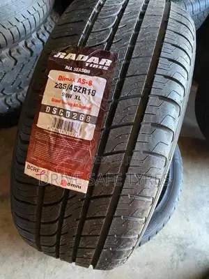 235/35 R19 Radar Tyre Made in China