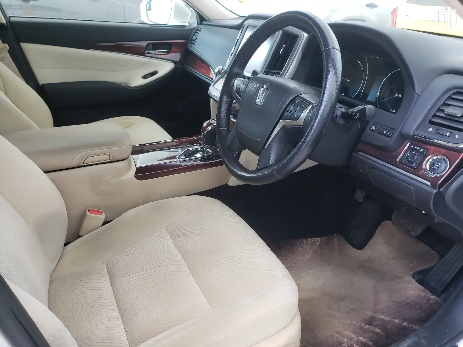 Toyota Crown 2015 White