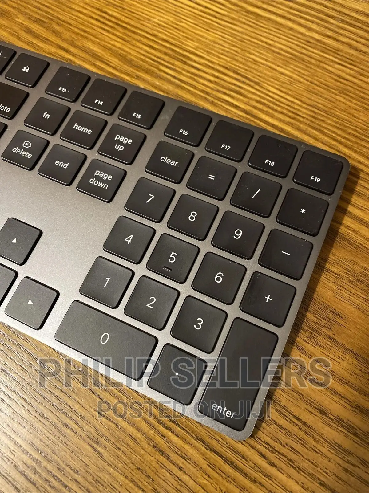 Apple Magic MRMH2LL/A Wireless Keyboard - Space Gray. Condit