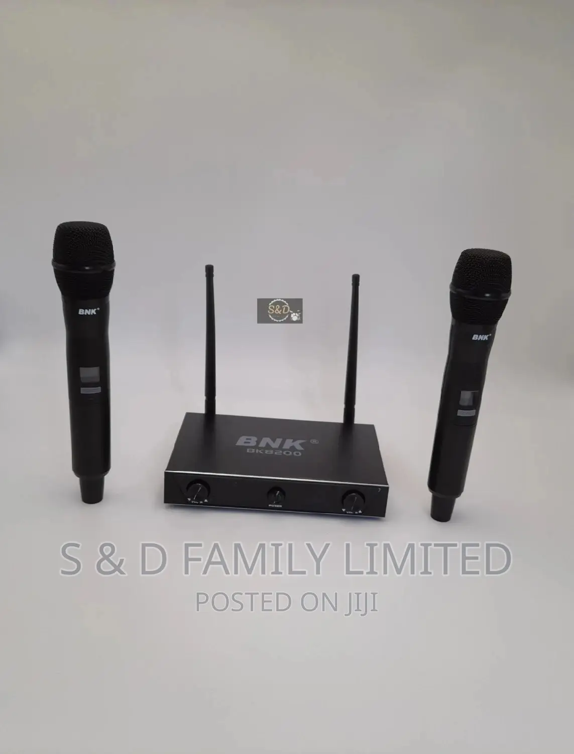 BNK 8200 Wireless Microphone