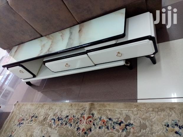 Extendable TV Stand