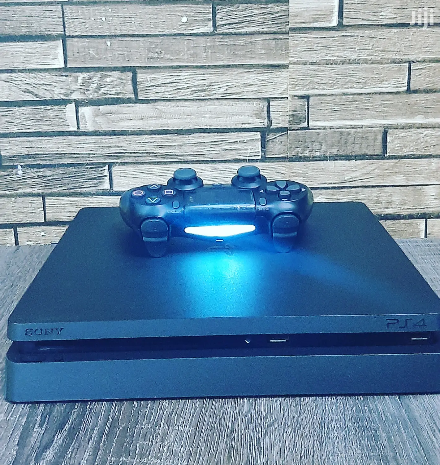 Black Preowned Slim PLAYSTATION 4