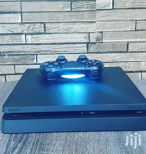 Black Preowned Slim PLAYSTATION 4