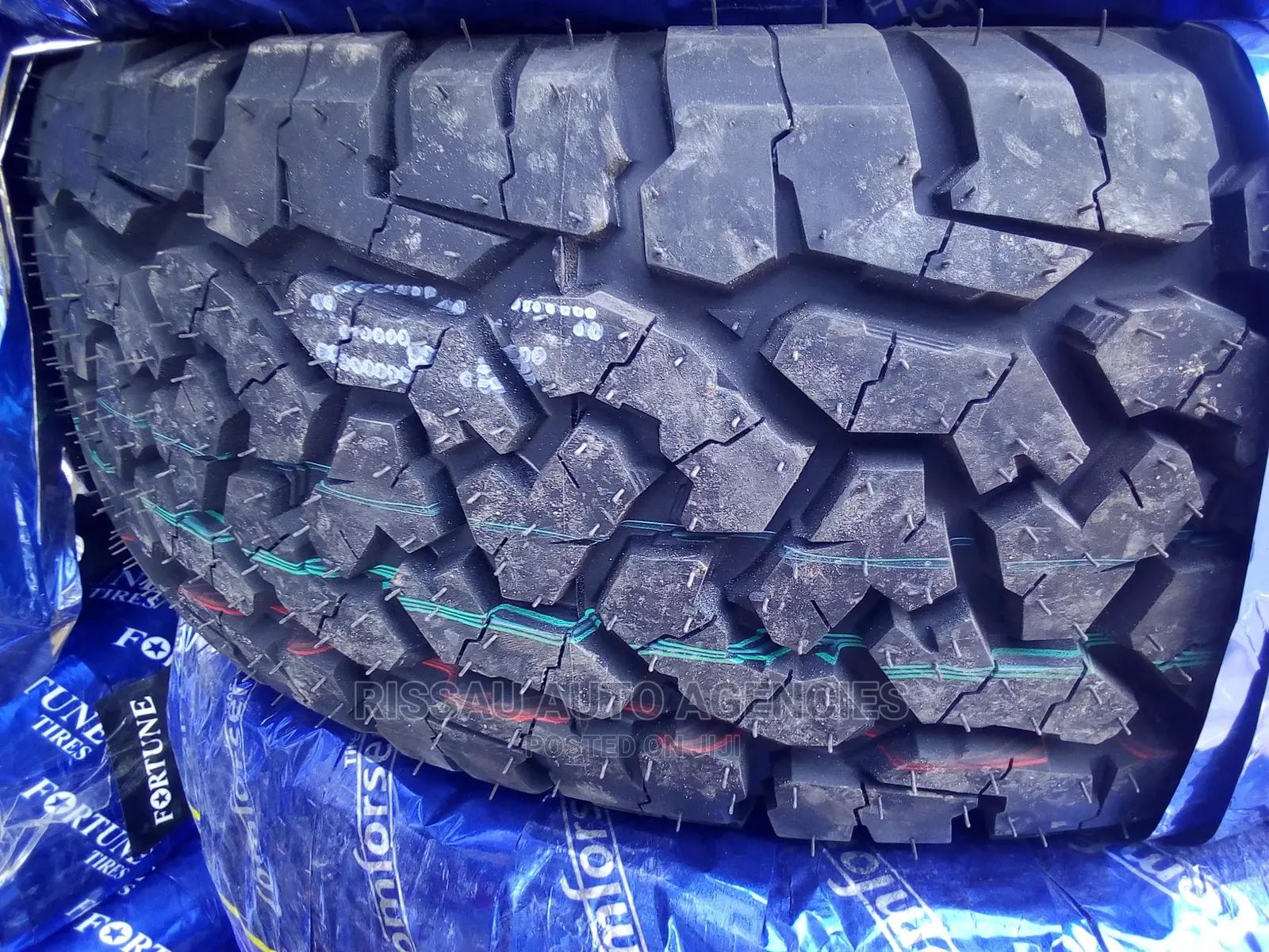 215/70 R 16 Comforser AT CF1100 Tyres