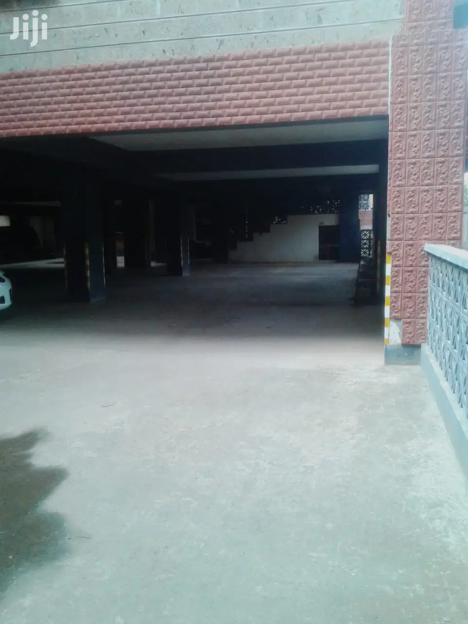 Yaya Centre 2 Bedroom Flat for Rent