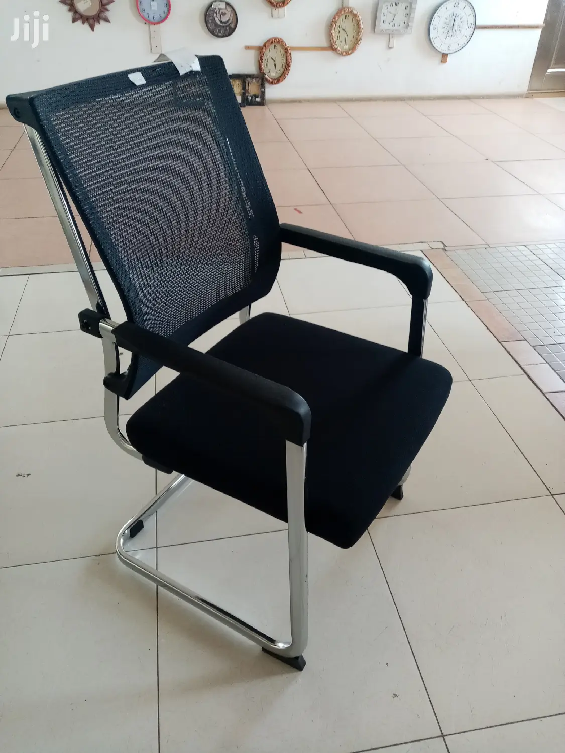 Exclusive Waiting Seat