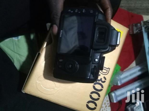 Nikon D3000 DSLR Camera - thumbnail 3