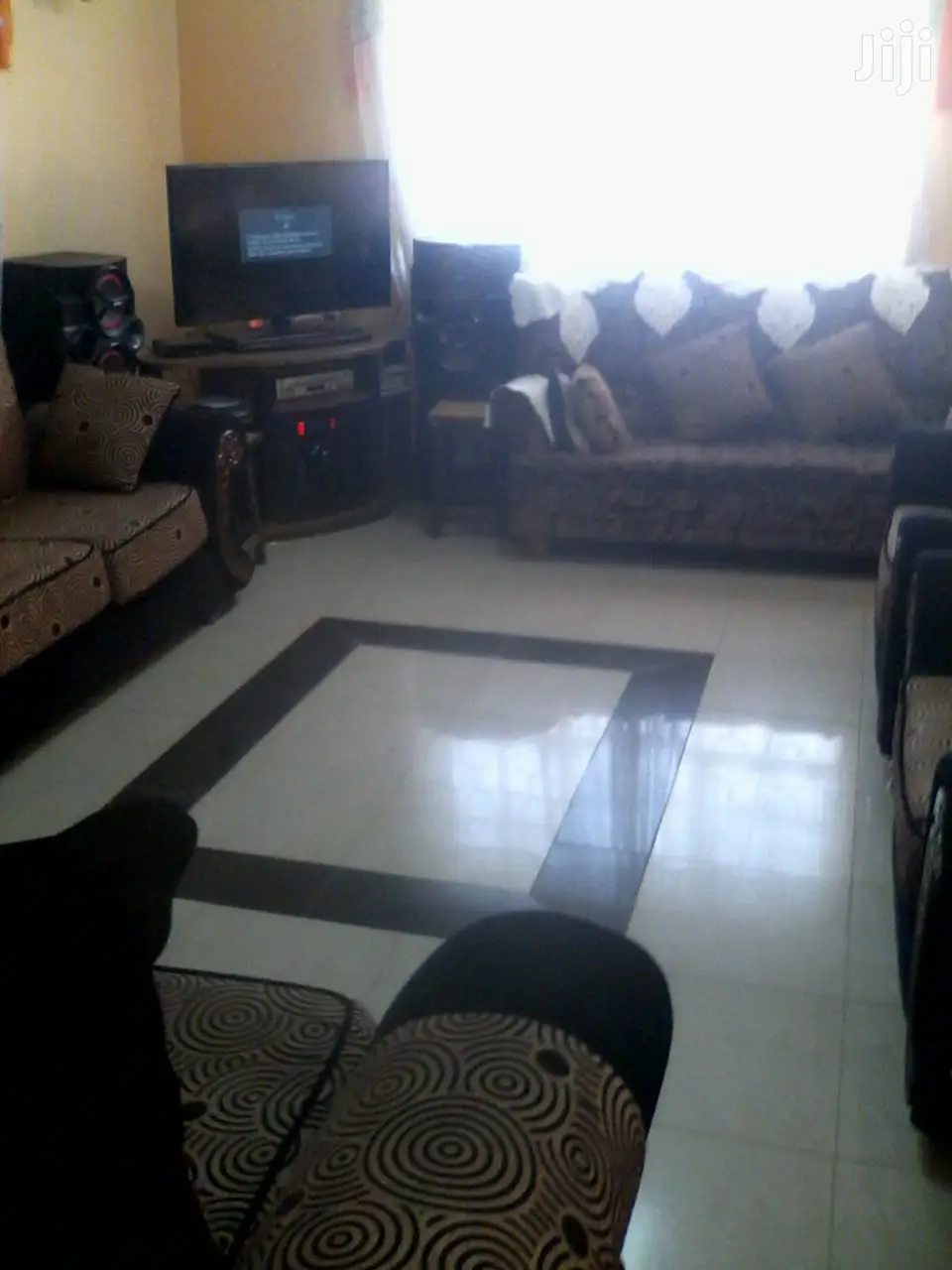 Spacious 5bedroomed Maisonette For Sale