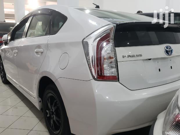 Toyota Prius 2015 White - thumbnail 2
