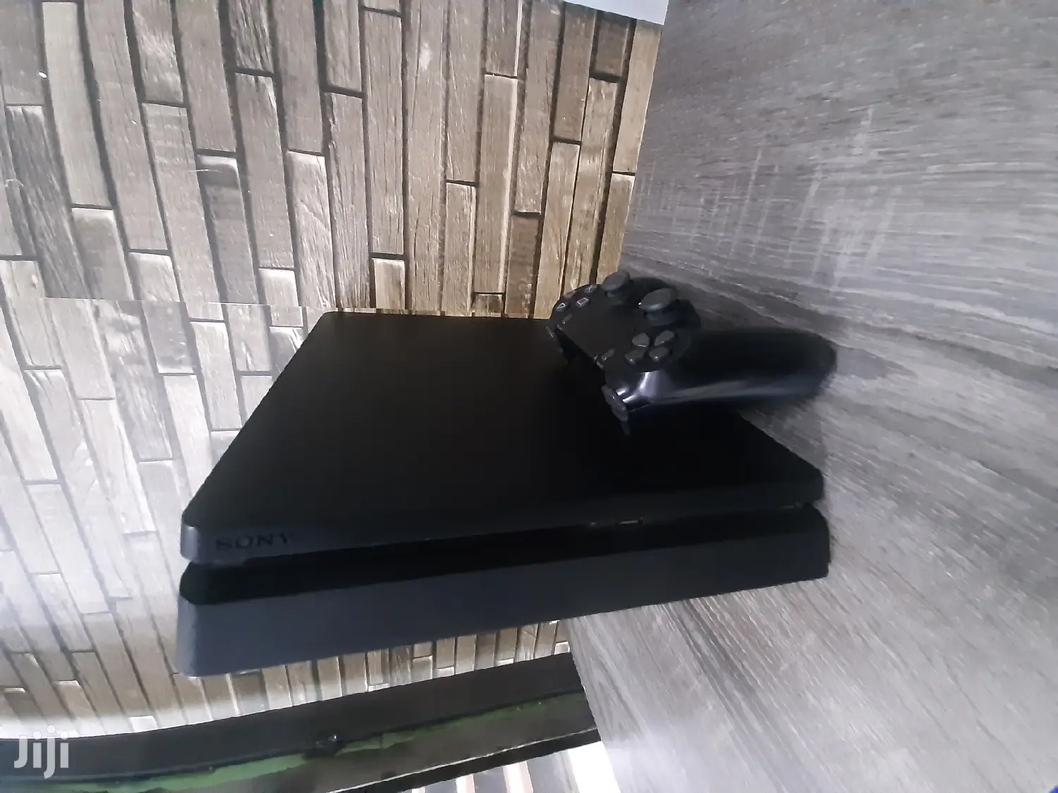 Charcoal Black Ps4 Machine