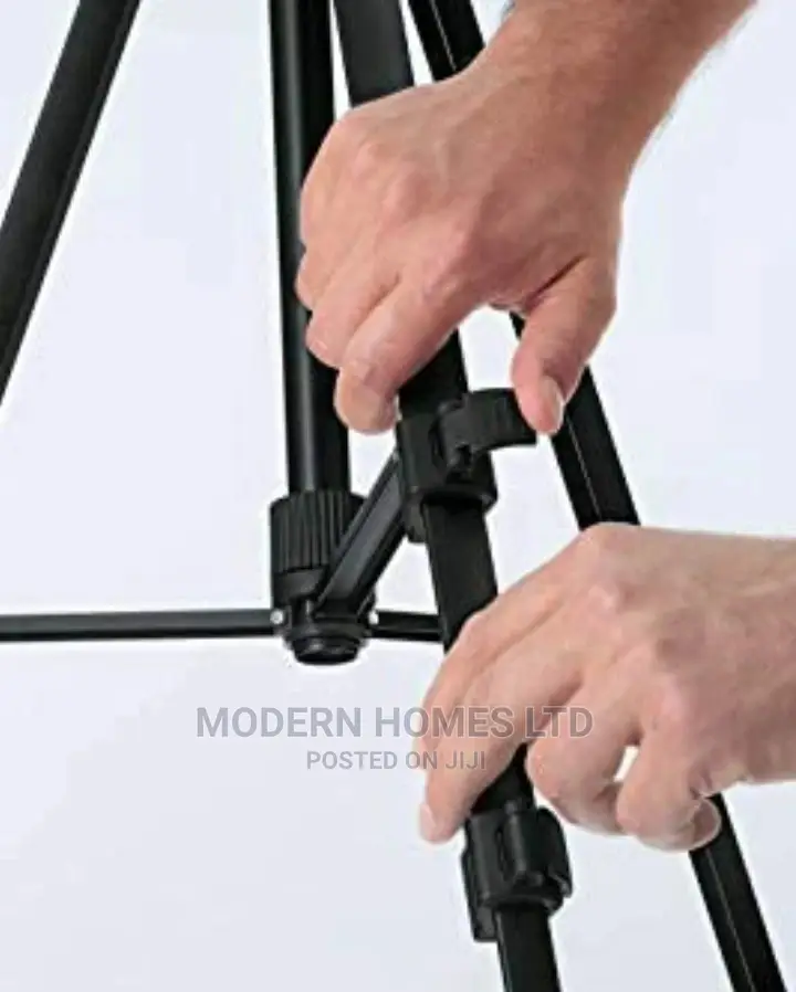 Bosch BT150 Compact Extendable Tripod With Adjustable Legs