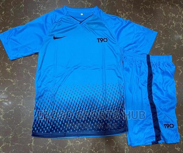 Latest Football Kits - thumbnail 2