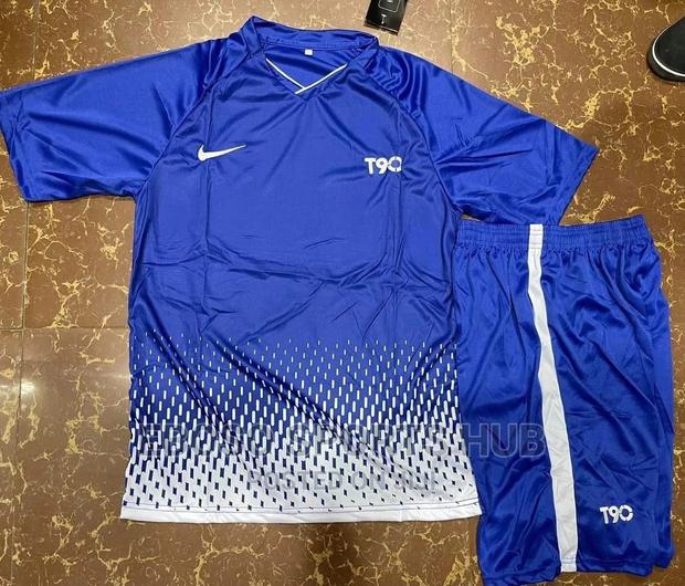 Latest Football Kits - thumbnail 5