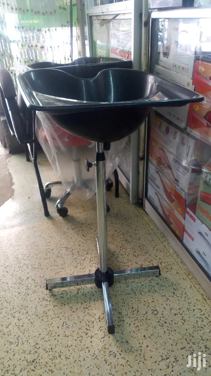 Standing Shampoo Sink