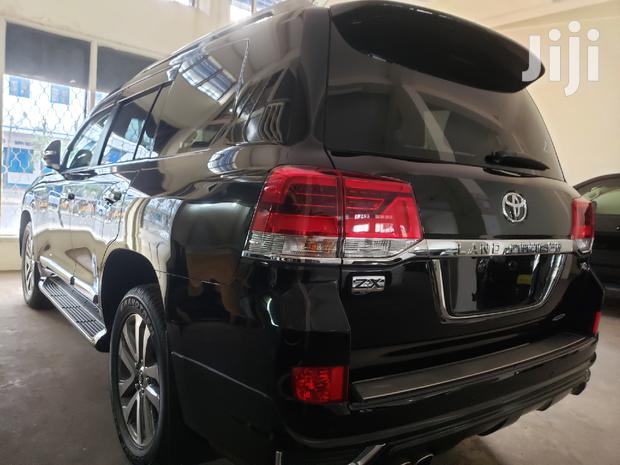 Toyota Land Cruiser Prado 2017 Black - thumbnail 2