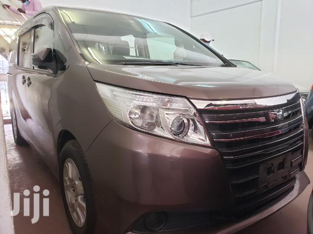 Toyota Noah 2015 Gold - thumbnail 4