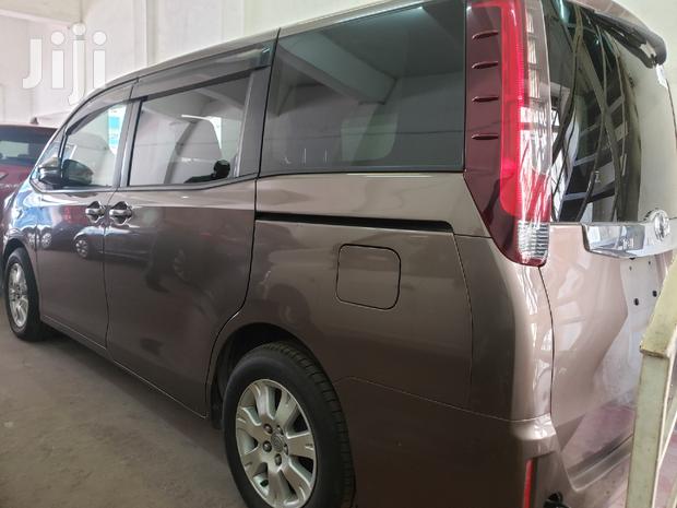 Toyota Noah 2015 Gold - thumbnail 3