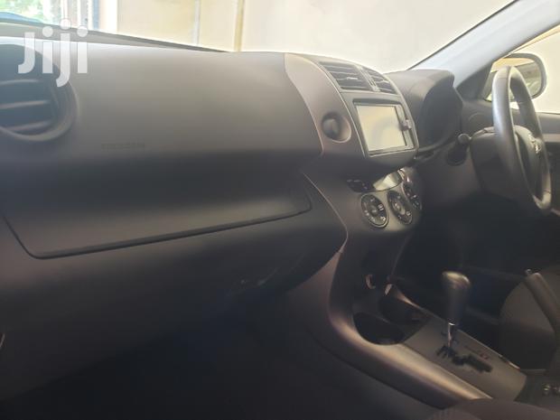 Toyota RAV4 2013 Silver - thumbnail 9