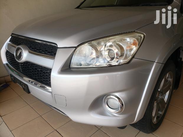 Toyota RAV4 2013 Silver - thumbnail 3