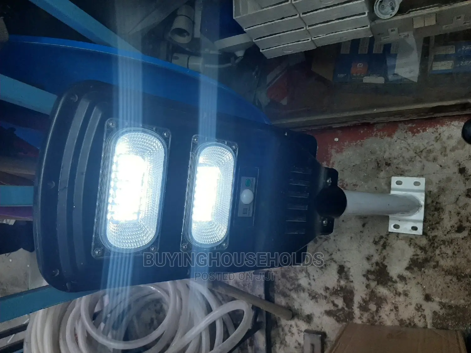 Solar Powered Security Light With Sensor