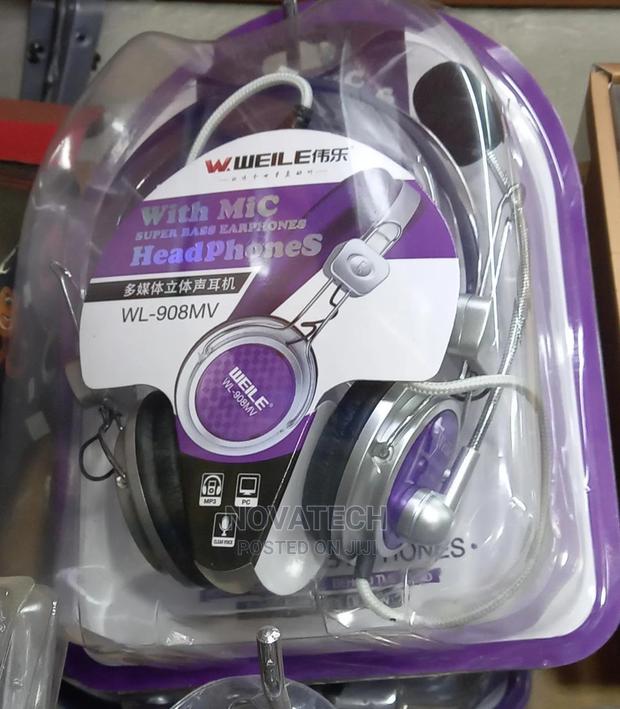 Wired Headphones With Microphone - main view