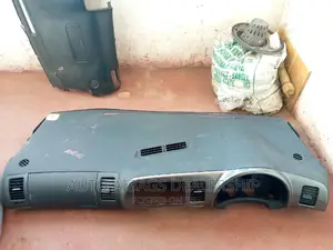 Toyota Wish Old Shape Model 2005.
