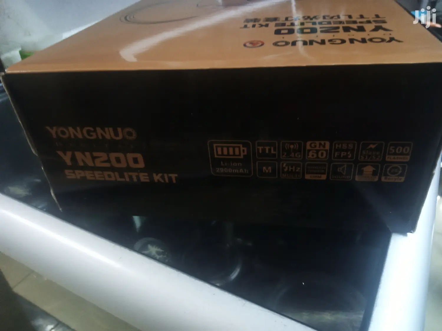 Superior Yongnuo Yn200 Strobe Light