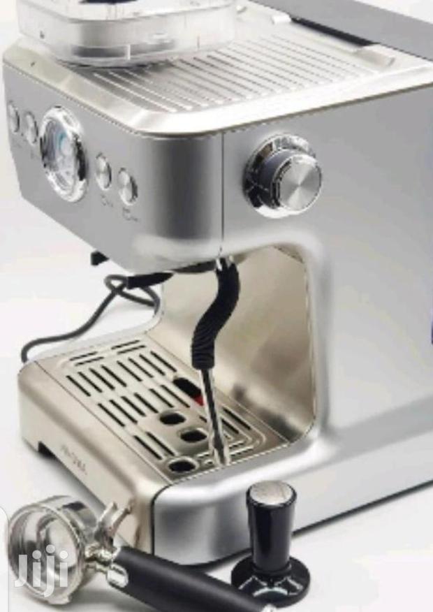 Heavy-Duty Coffee Machine - main view