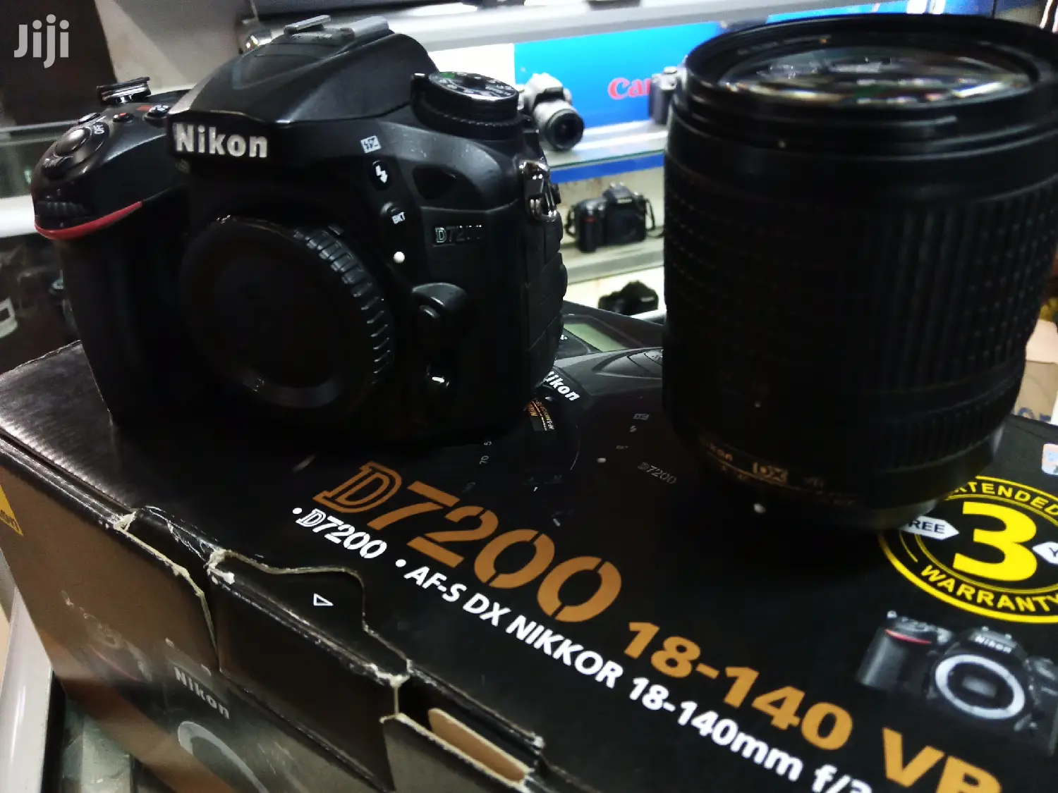 Nikon D7200 With 18-140mm.Free 64GB