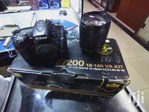 Nikon D7200 With 18-140mm.Free 64GB