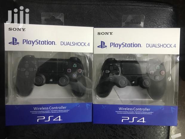 Play Station 4 Original Pads/Controllers - main view