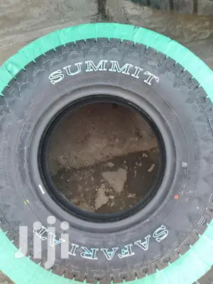 Summit Tires Sizes 225/75r15 A/T for Pick-Ups