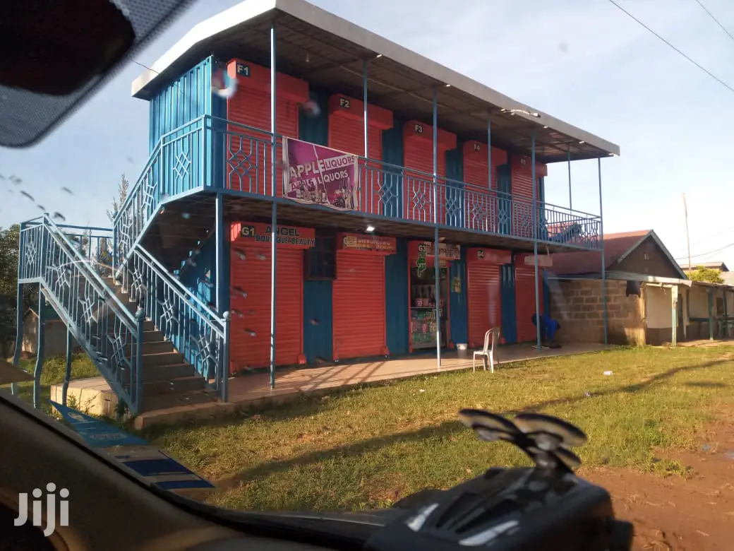 2x40ft Container Stalls With a Roof